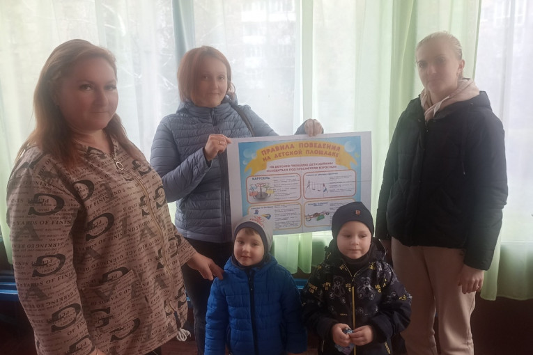 Правила безопасного поведения на детских и спортивных площадках. Правила безопасного поведения на детских и спортивных площадках.